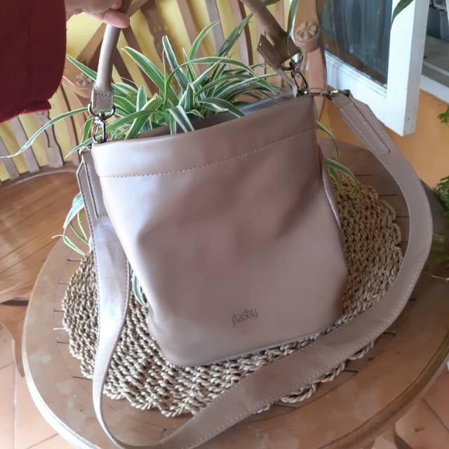 Preloved tas flashy warna coklat