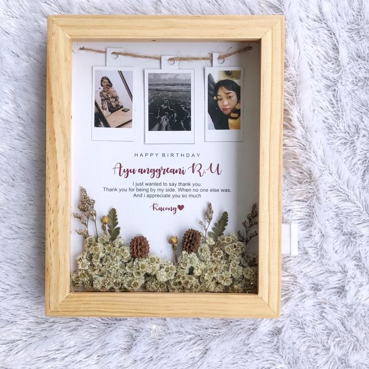 Dijamin Miring harga.. KADO PIGURA DENGAN LAMPU / KADO WISUDA / BUNGA KERING WISUDA