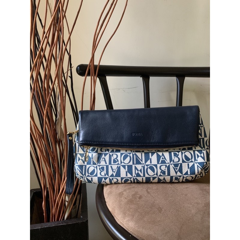 Preloved bonia clutch