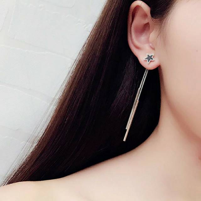 Anting panjang bintang hitam