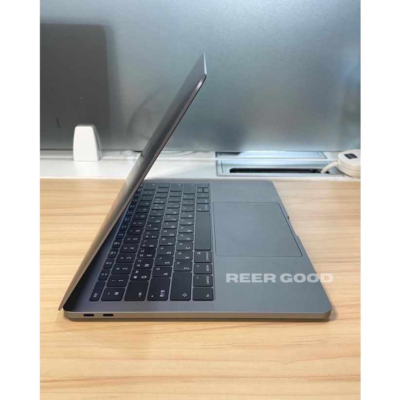 Apple Macbook Pro 2017 13'3 INCH - INTEL CORE i5 2.3 GHz Resolusi 2K BERKUALITAS &amp; MURAH!!!