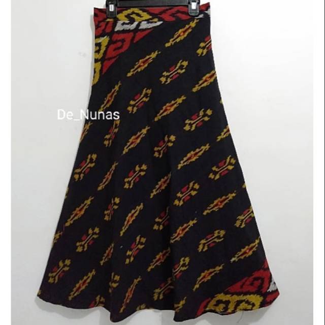 Rok tenun motif toraja black antix