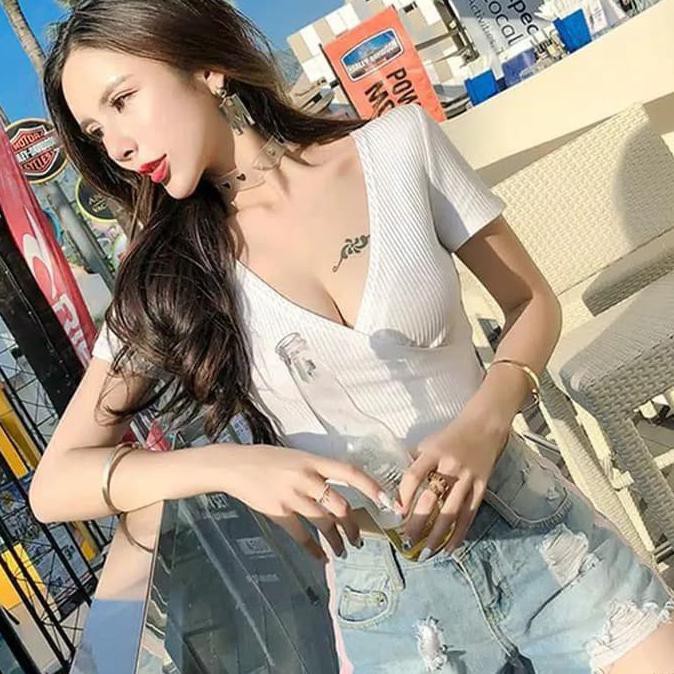 Crop Top V Neck Kaos Wanita IVY Bralette Tanktop Crop Tank Sexy Bikini - Hitam