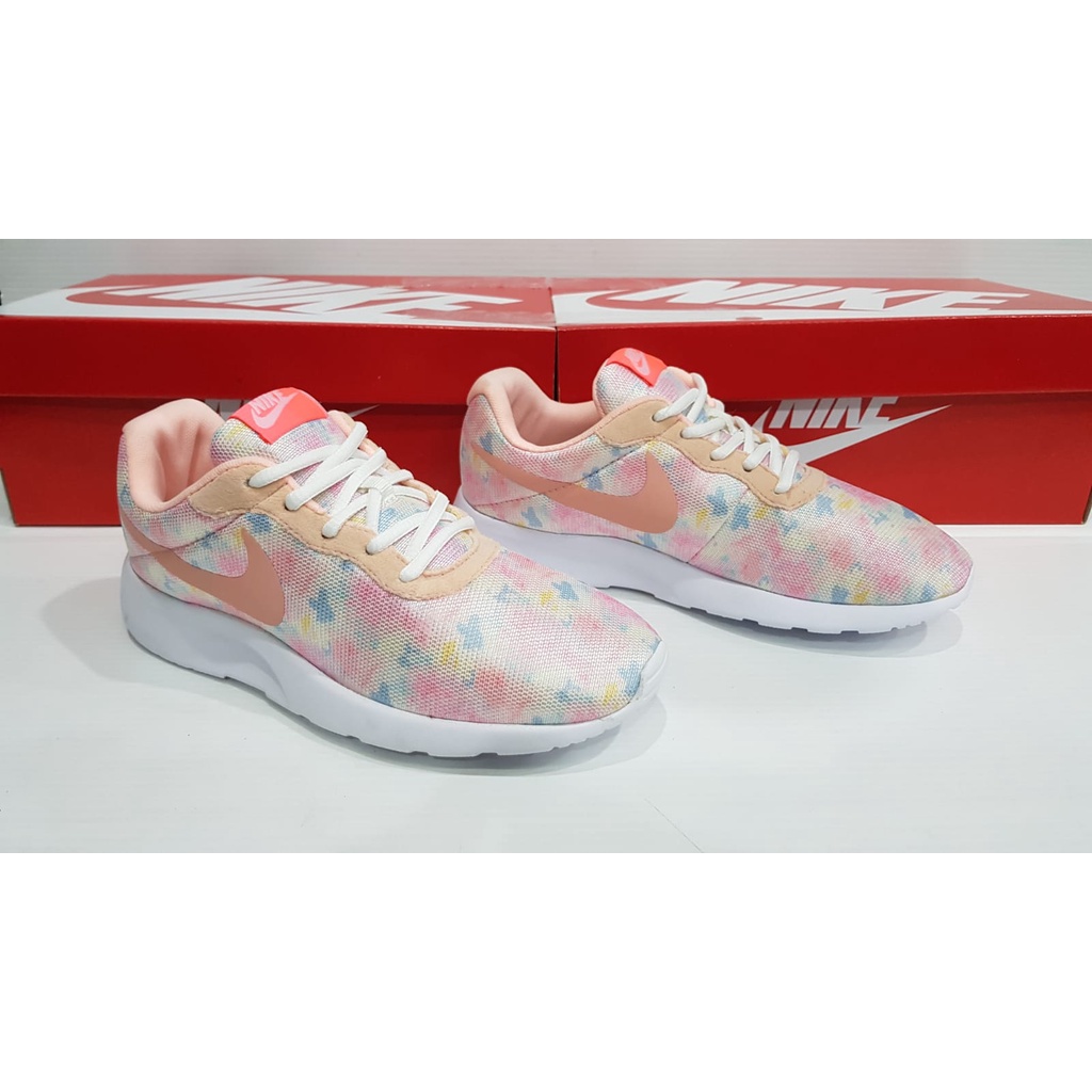 Sepatu Sport Wanita Nike Tanjun