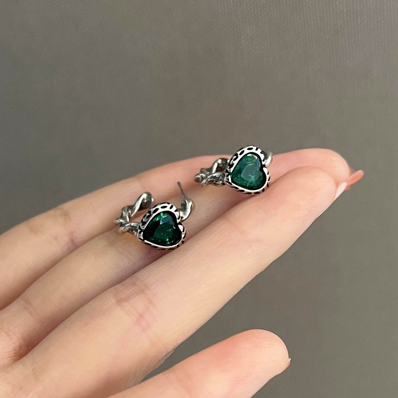 Anting Stud Bentuk Hati Bahan Cubic Zirconia Untuk Wanita