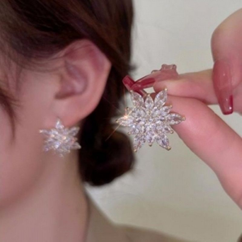 Anting tusuk desain bunga luxury crystal flower earstud YN08