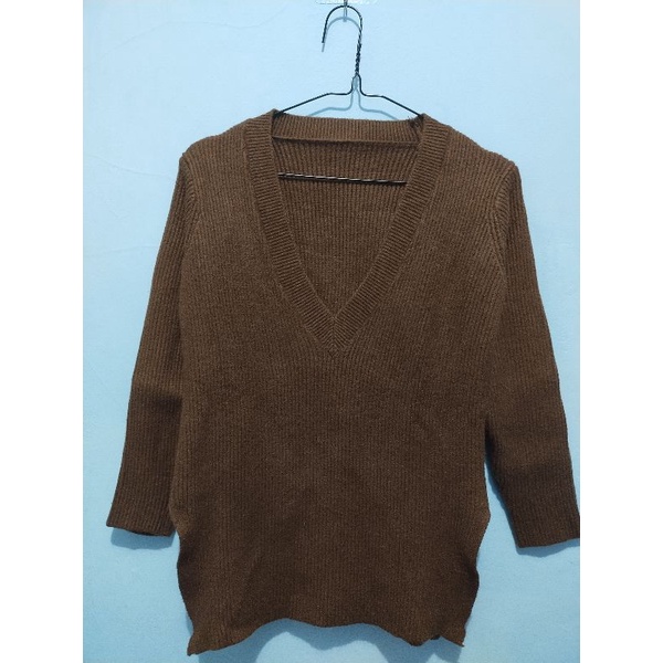 Sweater rajut V neck