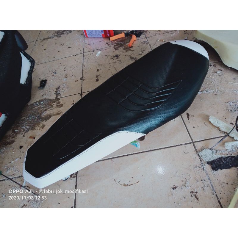 jok vario 125 OLD CBS- kulit bervariasi lis putih