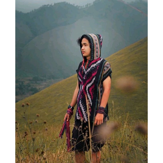 Hoodie Tenun Etnik - Toraja Short Sleeve Hoodie