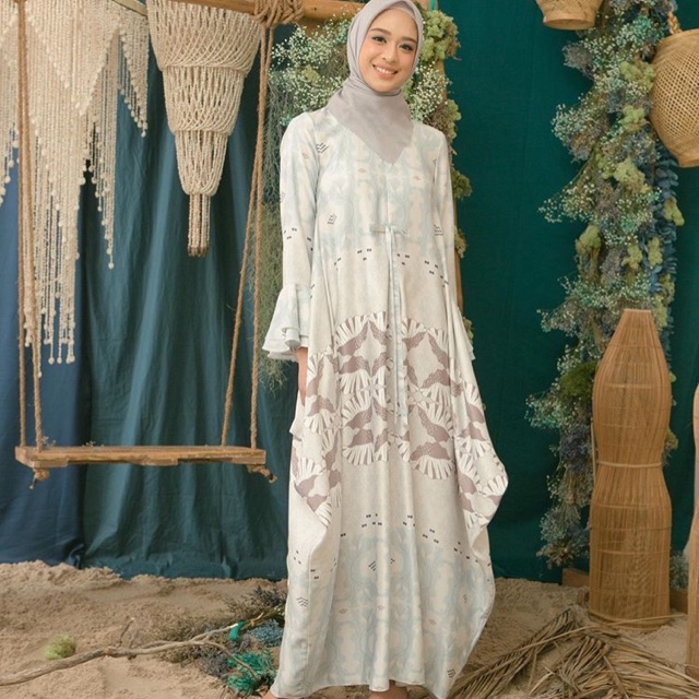 SOLD Preloved Senggigi Dress Wearing Klamby, Seagrass XXL.