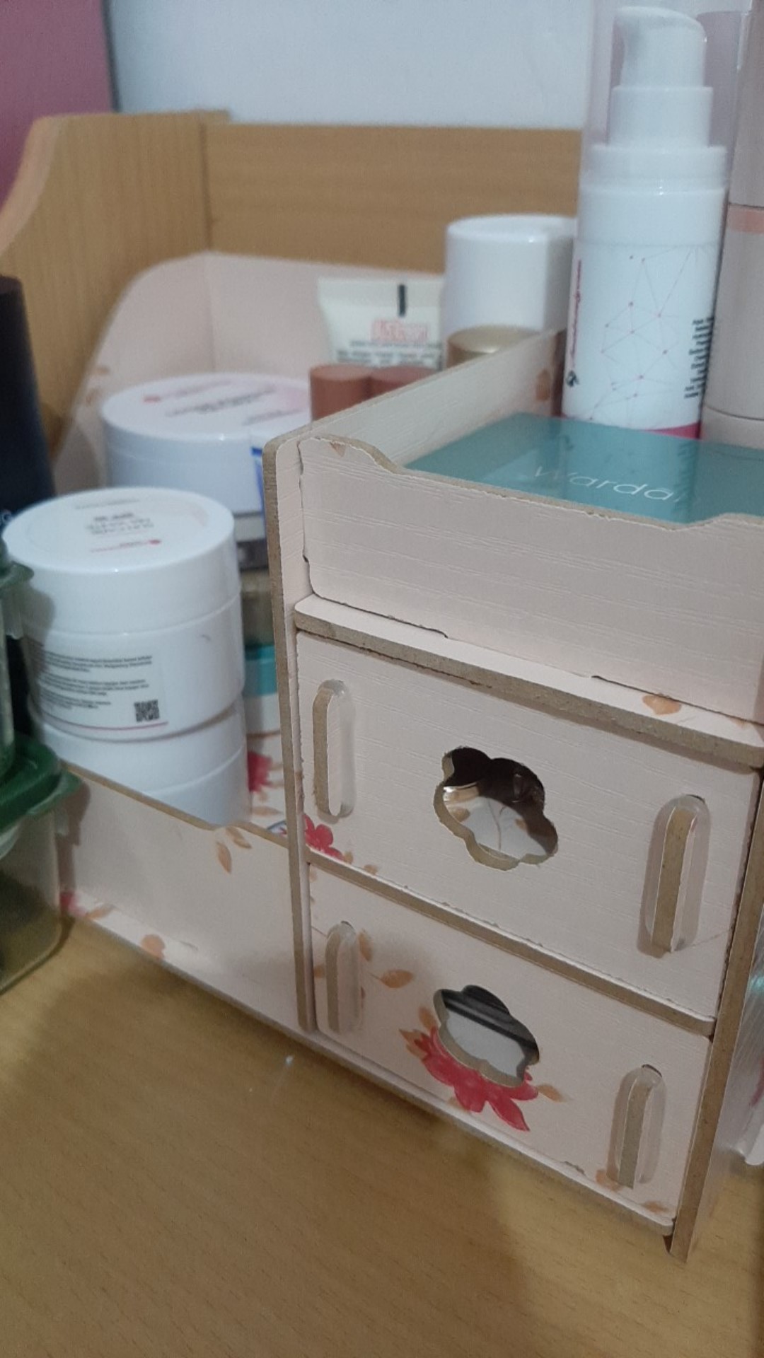 Rak Kosmetik Make Up Organizer Kotak / Wadah Tempat Meja Rias Makeup Serbaguna Multifungsi
