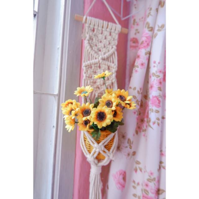 Macrame pot dinding