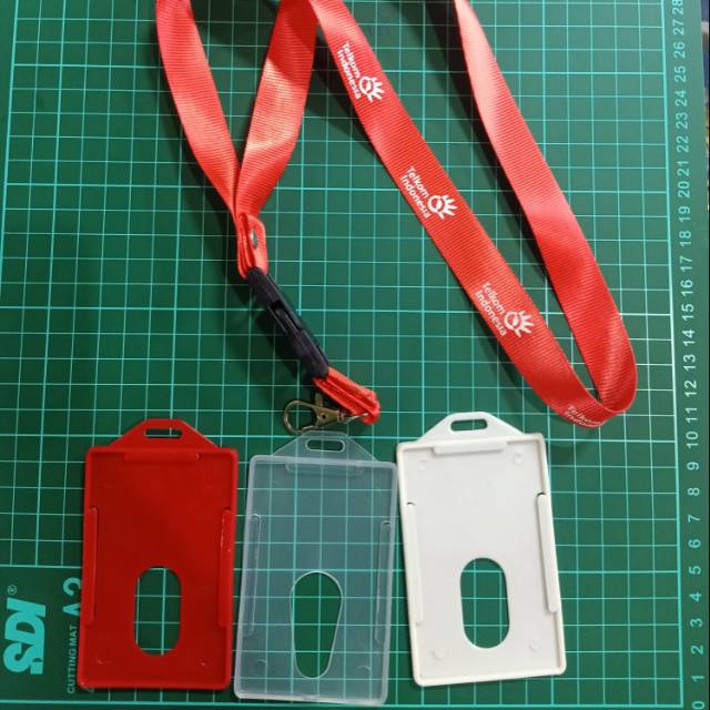 

TALI LANYARD TELKOM INDONESIA MERAH PLUS CASE PLASTIK