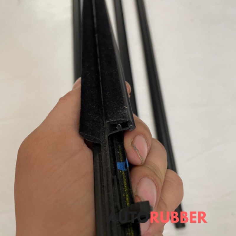 Karet Pelipit Plipit List Kaca Pintu Luar Innova Reborn 1 Set Hitam