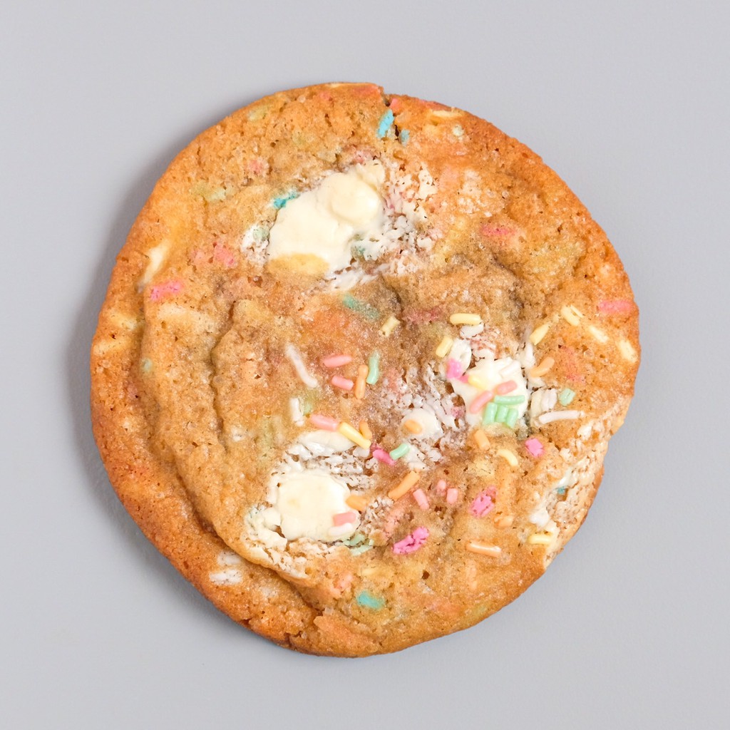 

MOLA Funfetti White Chocolate - Soft Baked Cookies