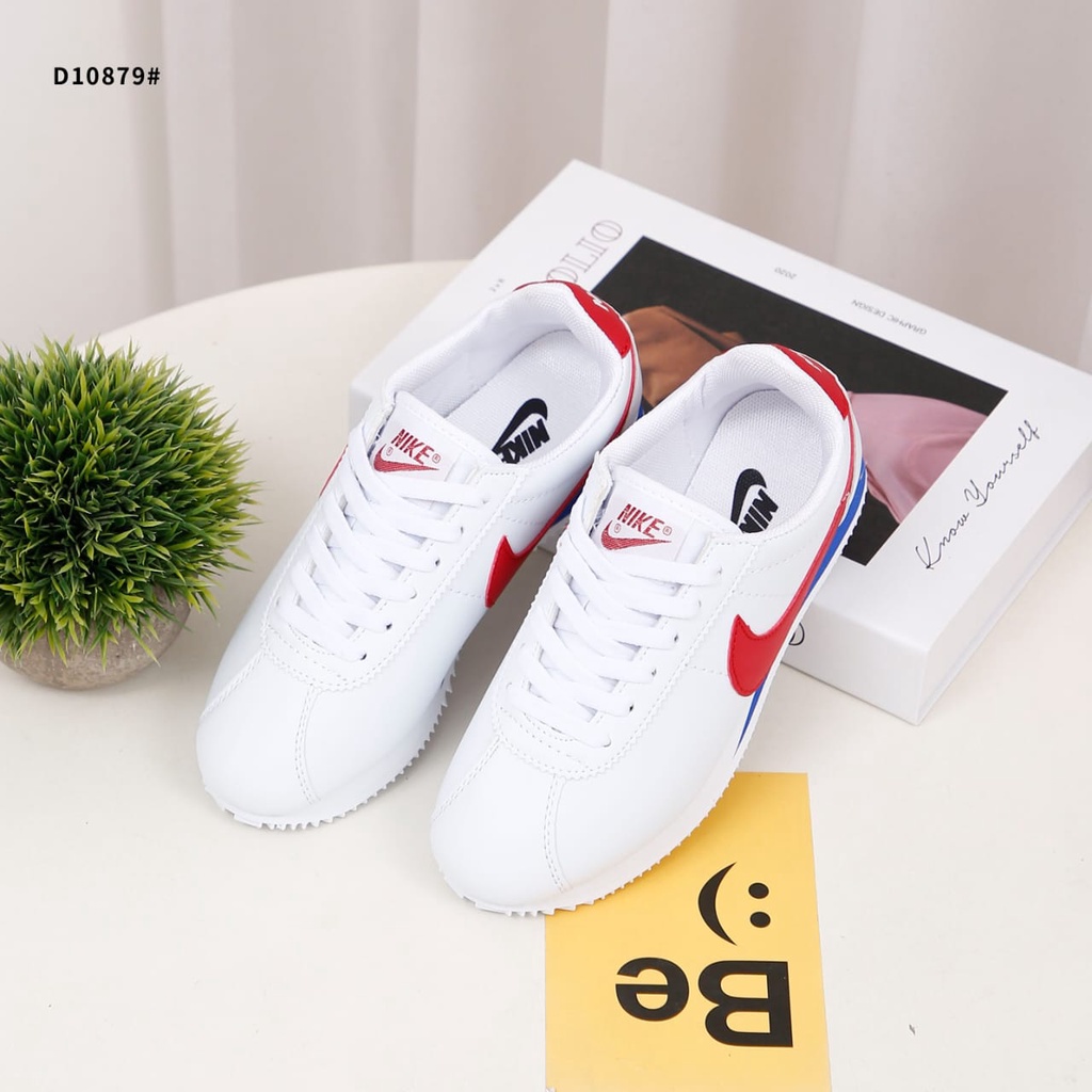 NK Classic Sneaker D10879