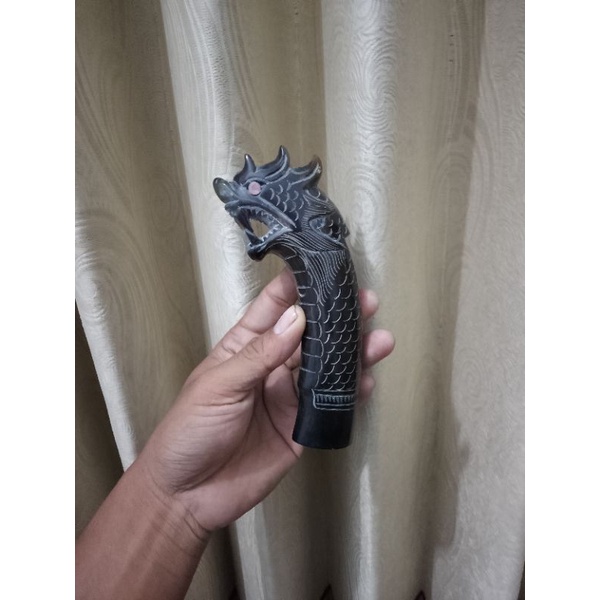 gagang pedang ukir naga dari tanduk asli