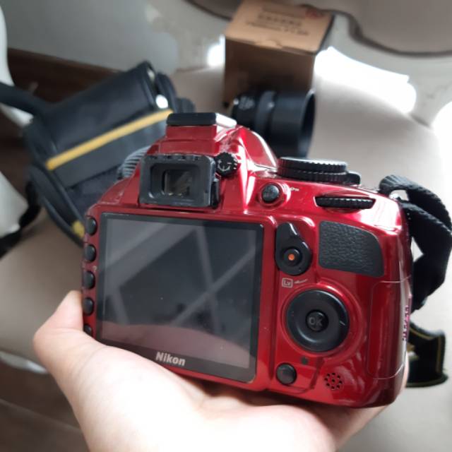 Paket kamera dSLR Nikon D3100 + lensa fix
