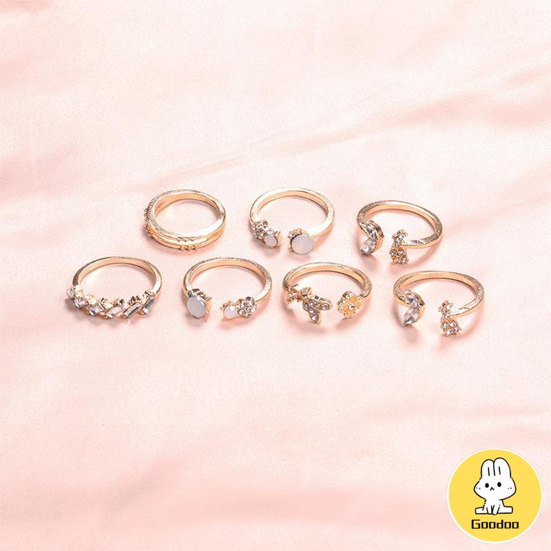 7 Set Cincin titanium Bentuk Kupu-Kupu Bintang Bulan Warna Emas Gaya Retro Bohemian -Doo