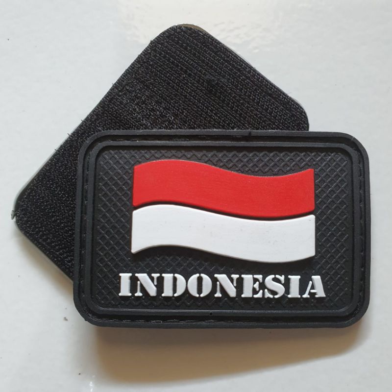 patch rubber logo bendera indonesia berkibar dasar hitam / tempelan emblem karet velcro