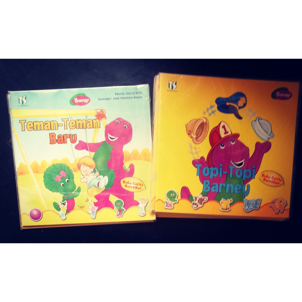 BUKU CERITA BERSTIKER BARNEY