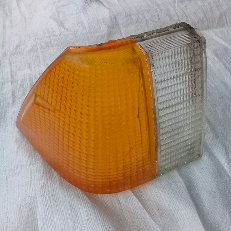 Mika lampu sen mazda 626 LX kanan RH ORIGINAL