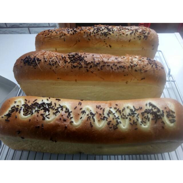 

Roti john manis rasa coklat keju / coklat susu / keju susu