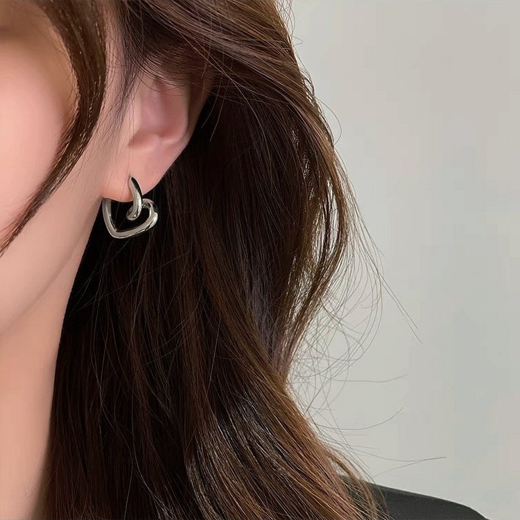 Anting Bentuk Hati Bahan Logam Gaya Retro