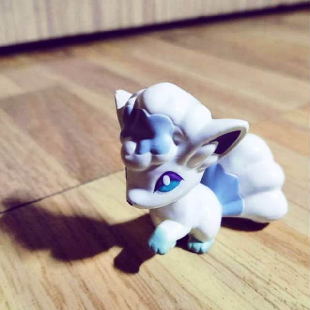 Pokemon Figure Alolan Vulpix Tomy
