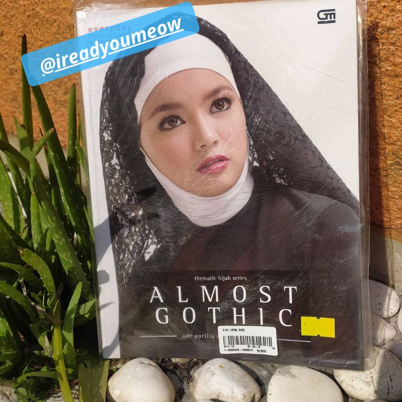 (PRELOVED) Buku Almost Gothic - Buku Fashion