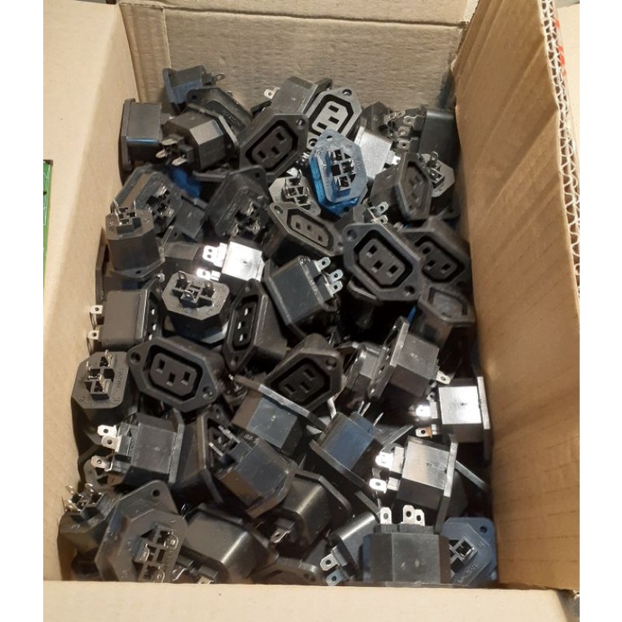 SOKET AC 3 PIN