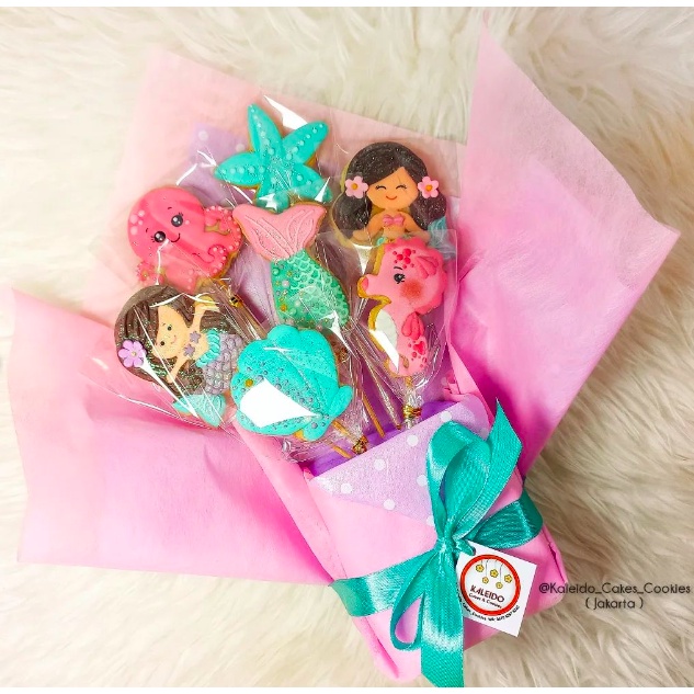 

Character Cookies Bouquet