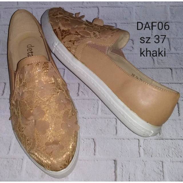 Sepatu details