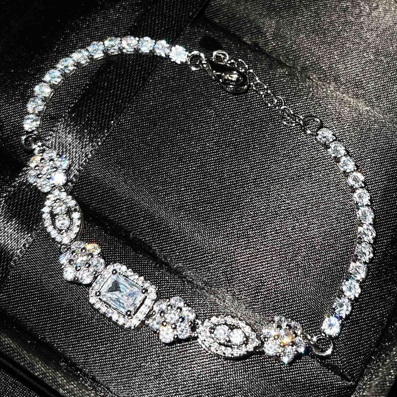 [Ready Stock]Fashion S925 Sterling Silver Inlaid Diamond Bracelet