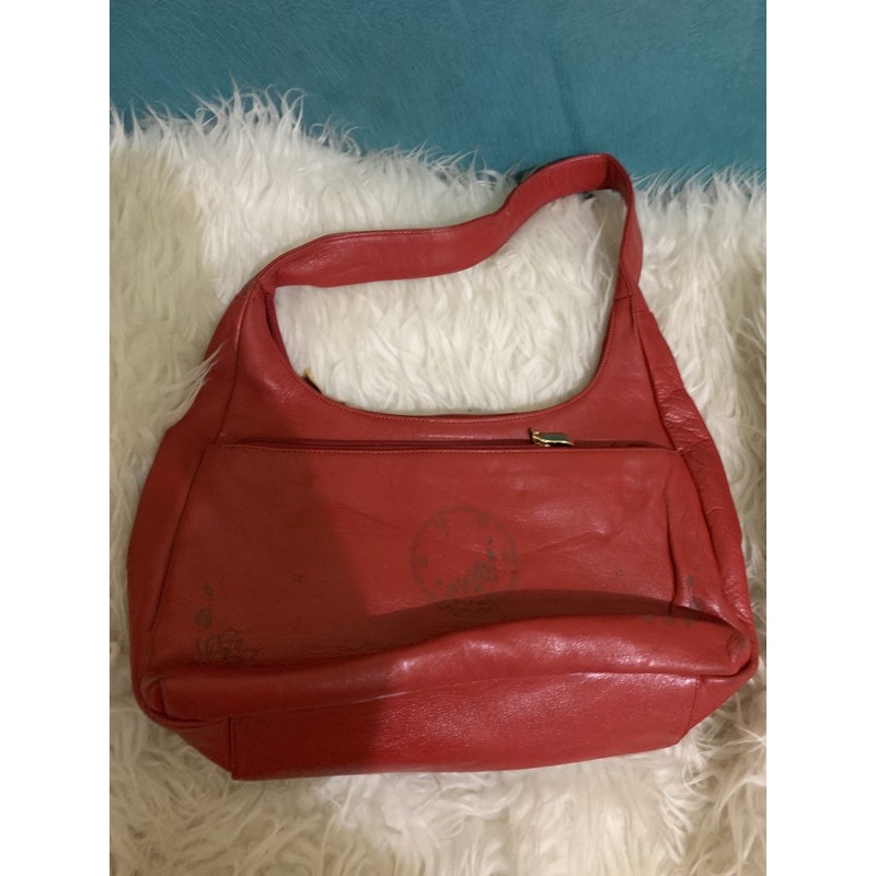 Tas kulit merah