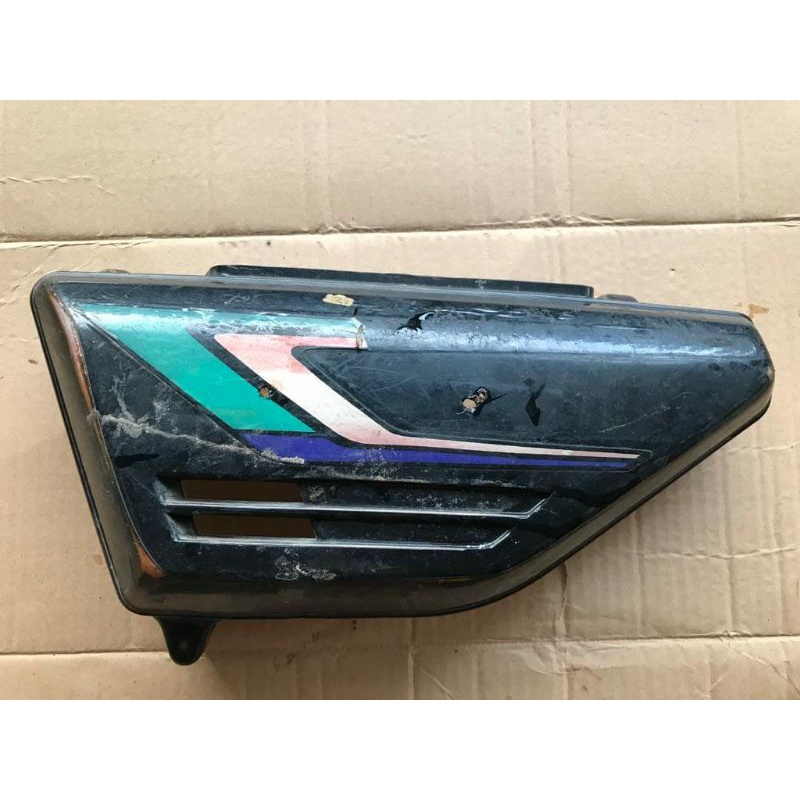Side Cover  Tutup Aki Kempolan Samping Kiri Honda GL 100 Platina CDI Tahun Muda Original Bekas Secon