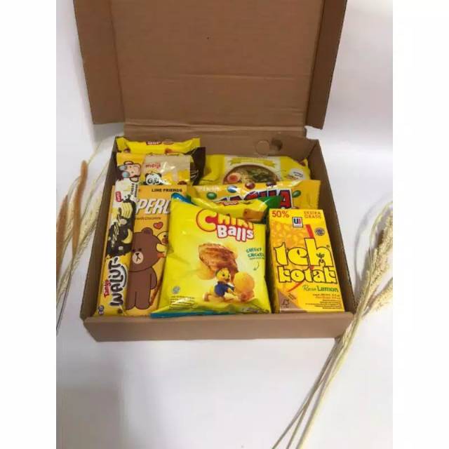 

SNACK BOX GIFT | HADIAH WISUDA | GIFT ANNIVERSARY | KADO PERNIKAHAN UNIK
