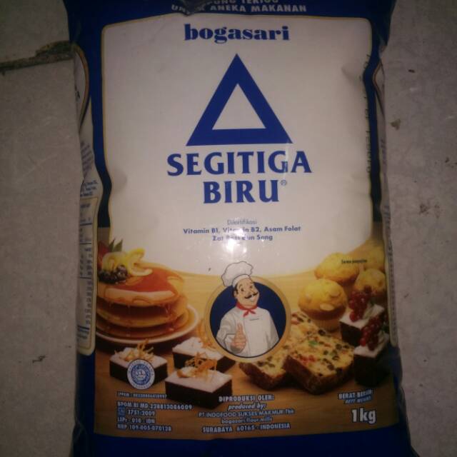 

TEPUNG TERIGU SEGITIGA BIRU PREMIUM 1kg