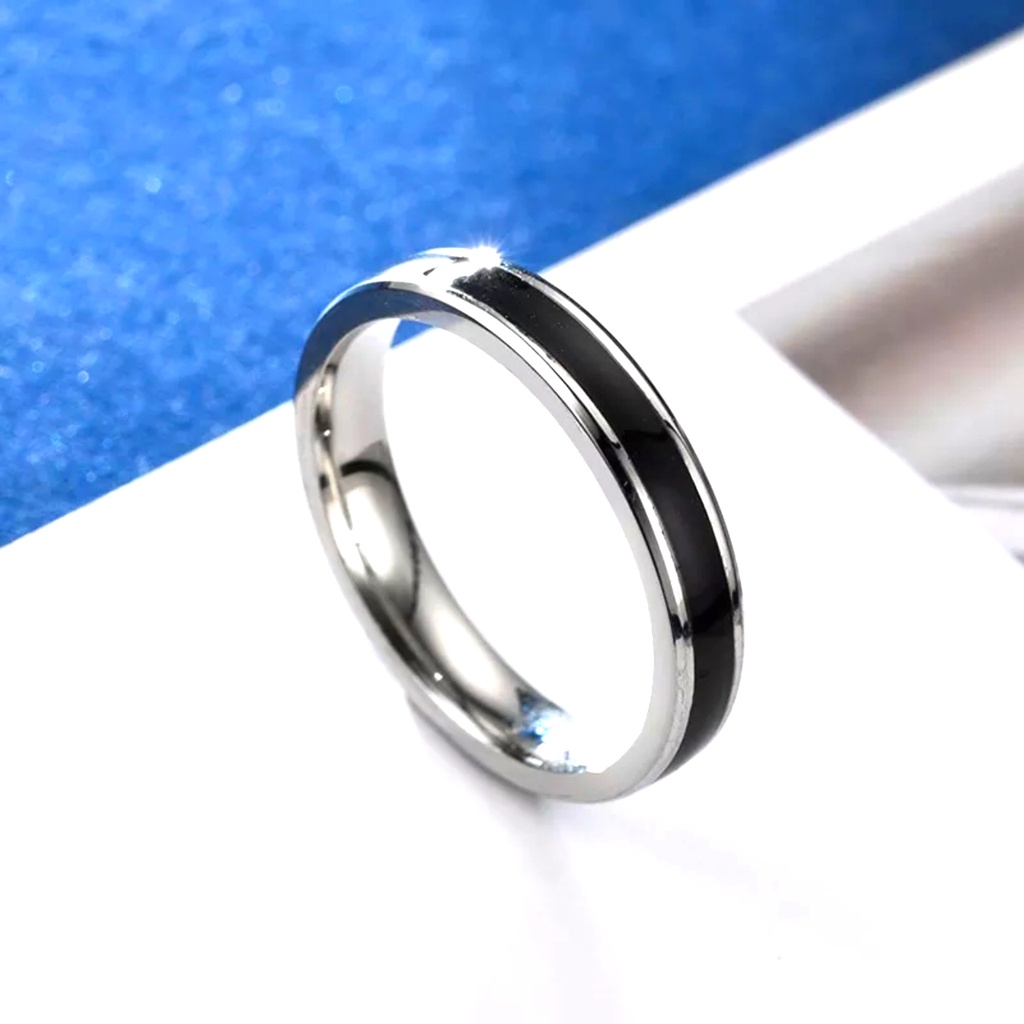 Cincin pria wanita titanium perpaduan hitam putih mix