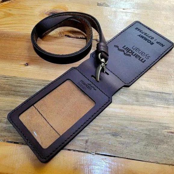 

BARANG BARU Id Card Holder Kulit Costum Nama & Logo Model Lipat Dua Magnet Big