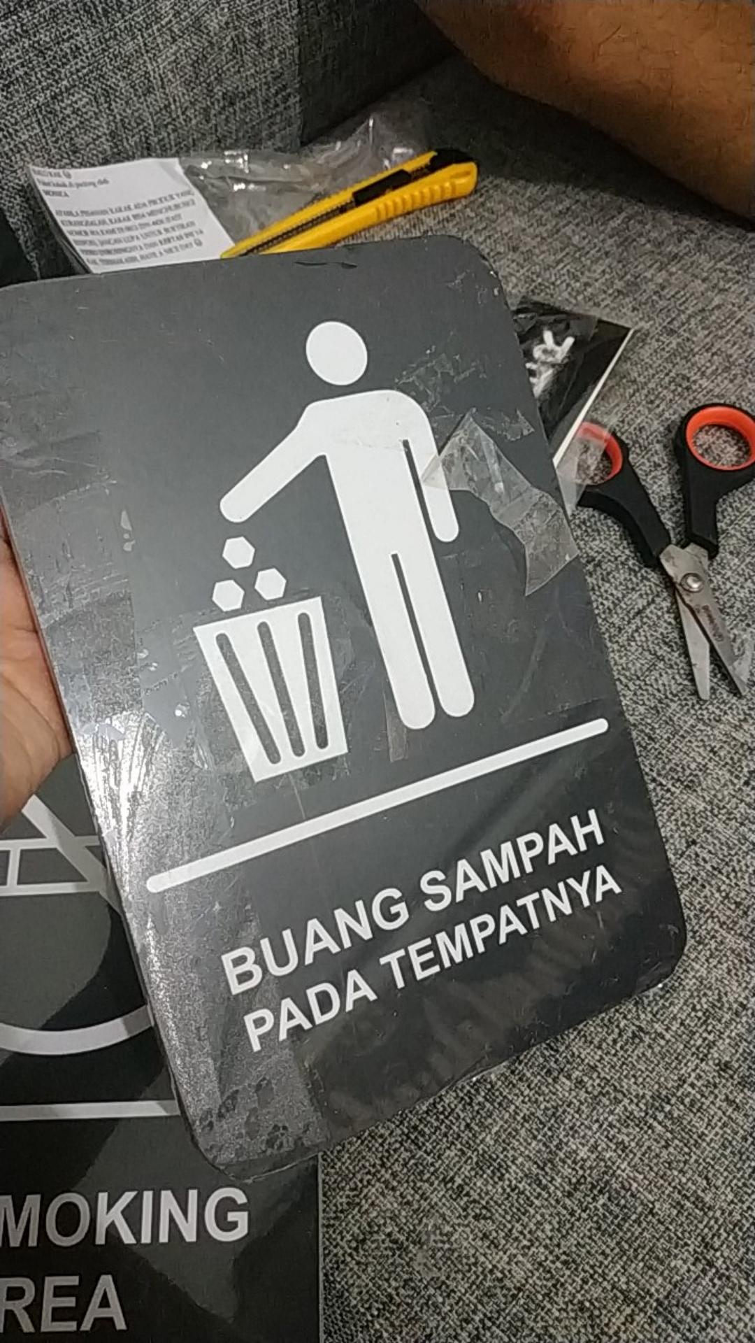 Papan Tanda Buang Sampah Pada Tempatnya