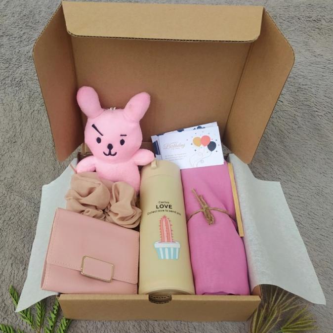 

Premium Product!!! Hampers Kado Ulang Tahun Cewek - Paling Dicari