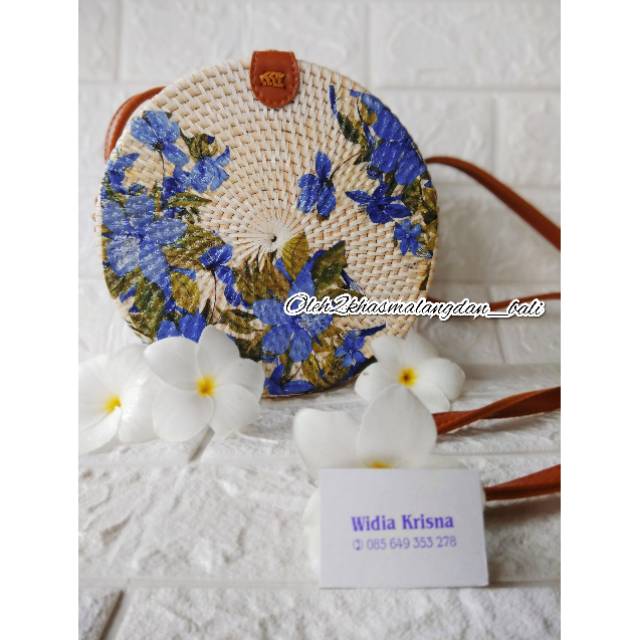 TAS RATTAN DECO ORIGINAL BALI DIAMETER 20CM(Motif BLue Flowers)