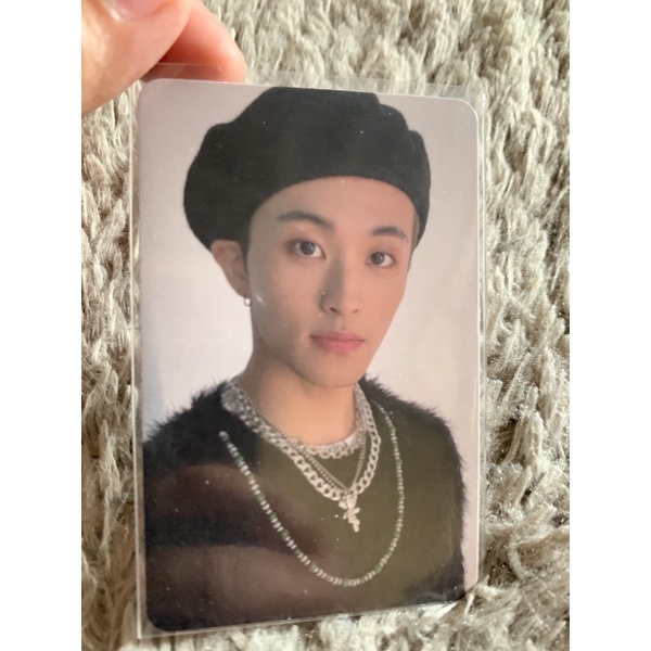PHOTO CARD MARK LEE JEWEL CASE UNIVERSE NCT 2021 ( pc mark beret )