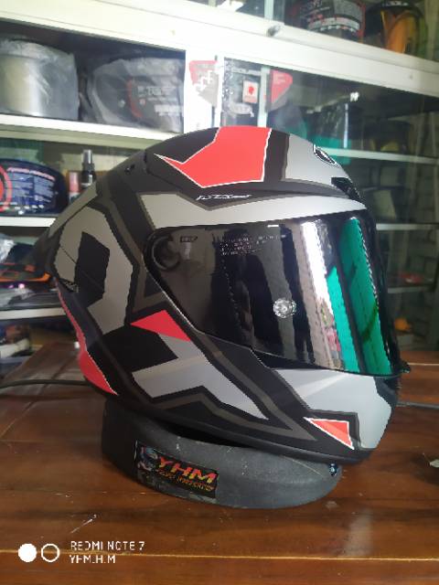 Jasa Pasang custom  Kaca Film Visor helm