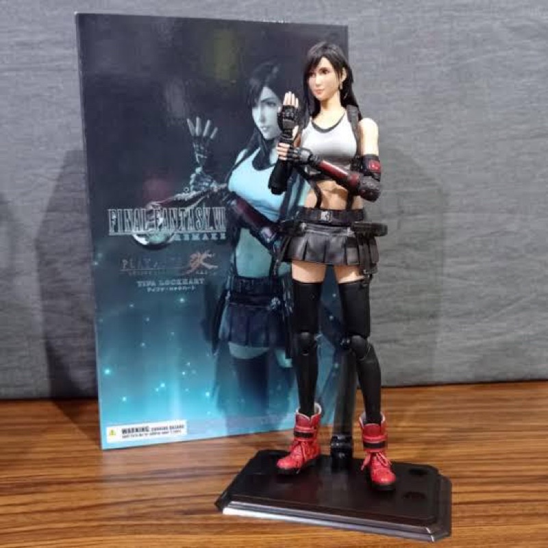 action figure play arts Tifa final fantasy vii