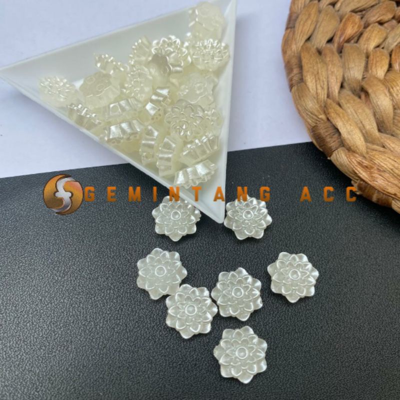 Mote Manik Pearl Mutiara Bunga