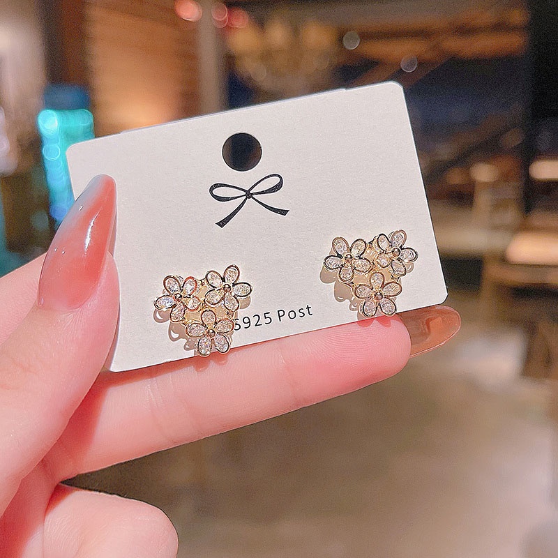 Anting Stud 925 silver needle Bentuk Bunga Bahan Zirkon Untuk Fashion