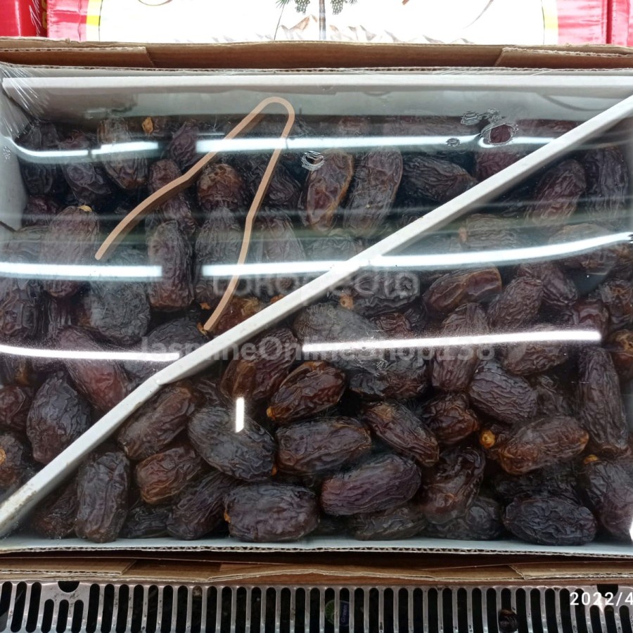 

KURMA MEDJOOL JUMBO ORGANIK USA PER BOX ISI 5KG