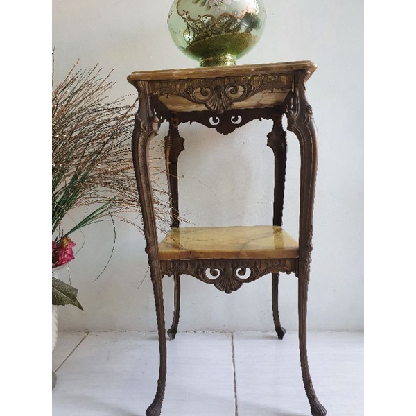 marmer asli cantik dan berat meja sudut kaki kuningan kuno